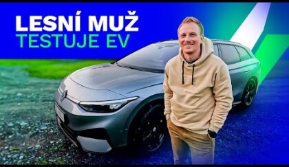 Lesní muž Pavel Sládek testuje elektromobil | Volkswagen ID.7 | Jan Staněk