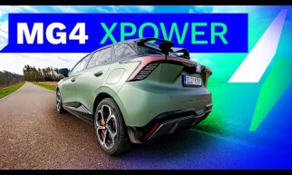 MG4 XPower - elektrický hot hatch na zvedáku a v týdenním testu
