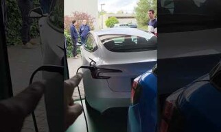 Elektrický Ford Explorer ze své baterie zásobuje elektřinou domácnost (V2H)